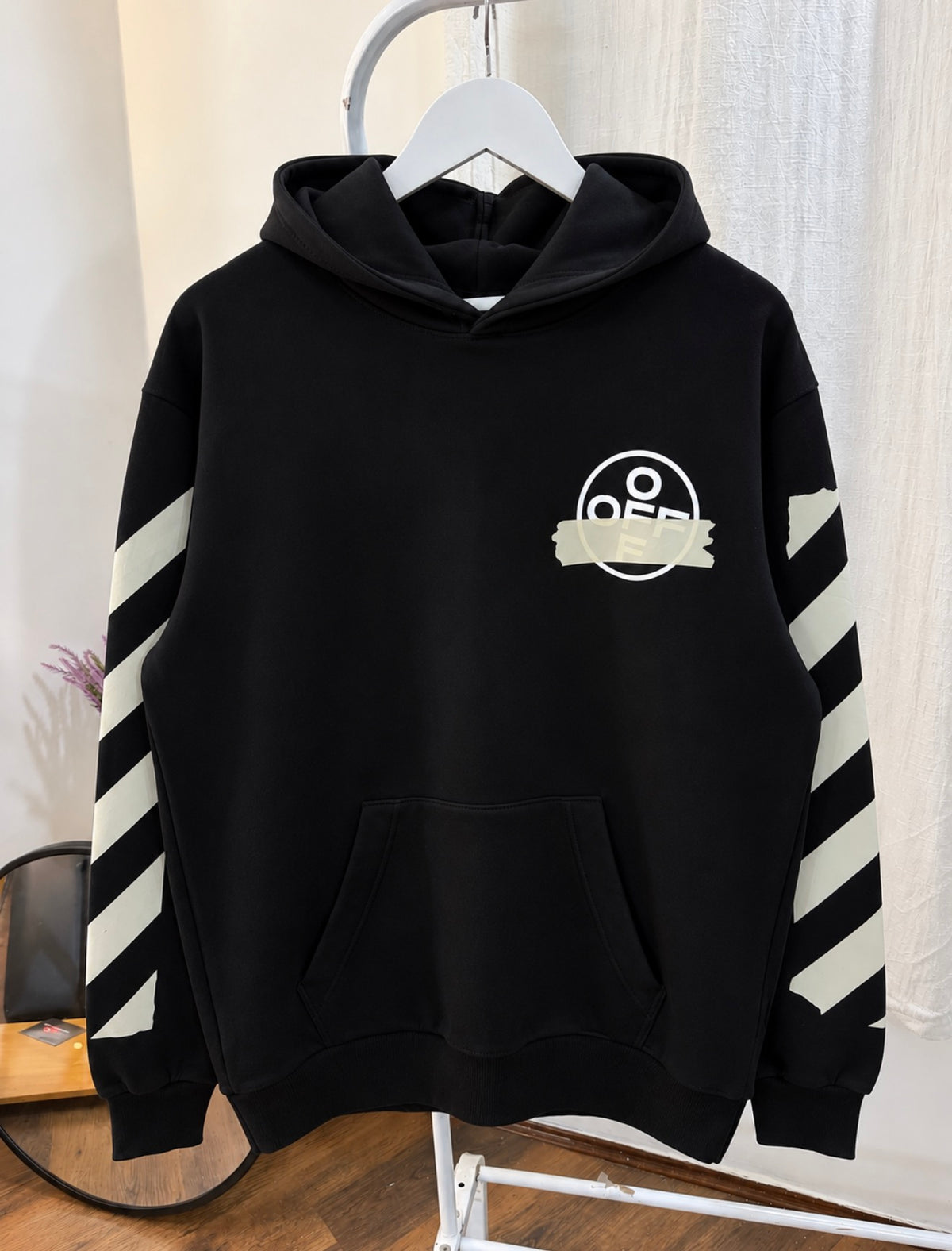 Off-whit* hoodie