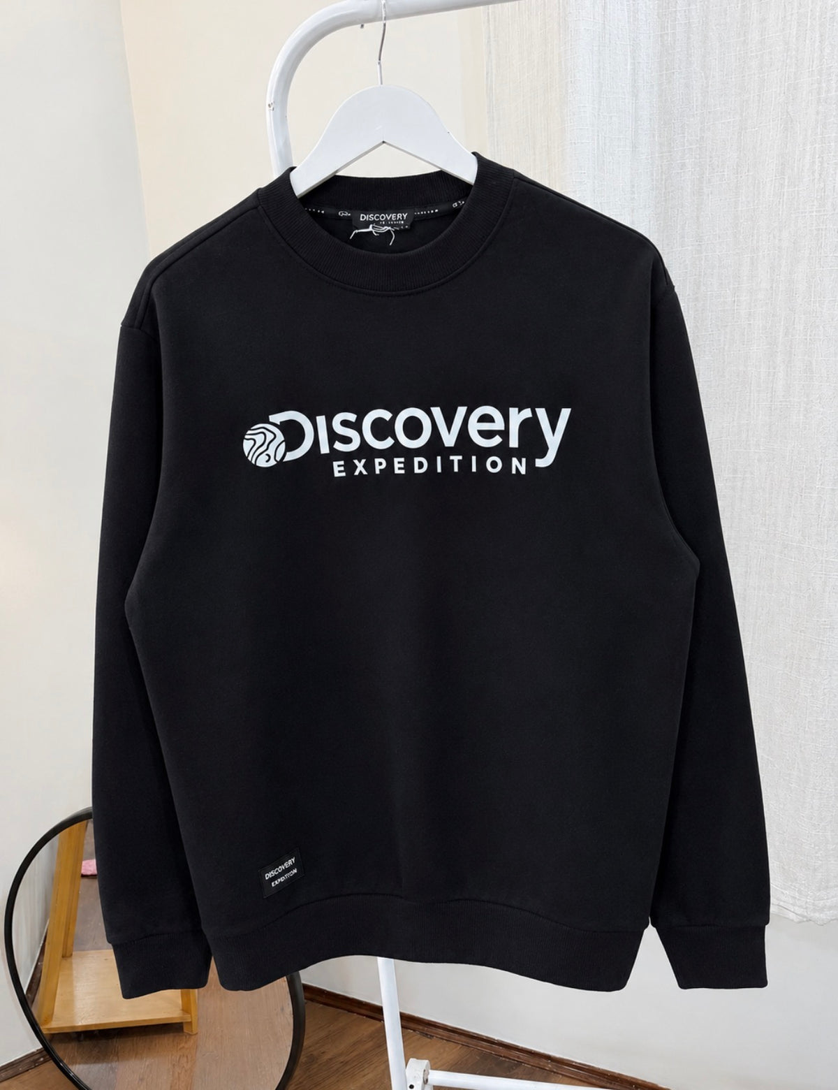 Discovery jet black sweatshirt