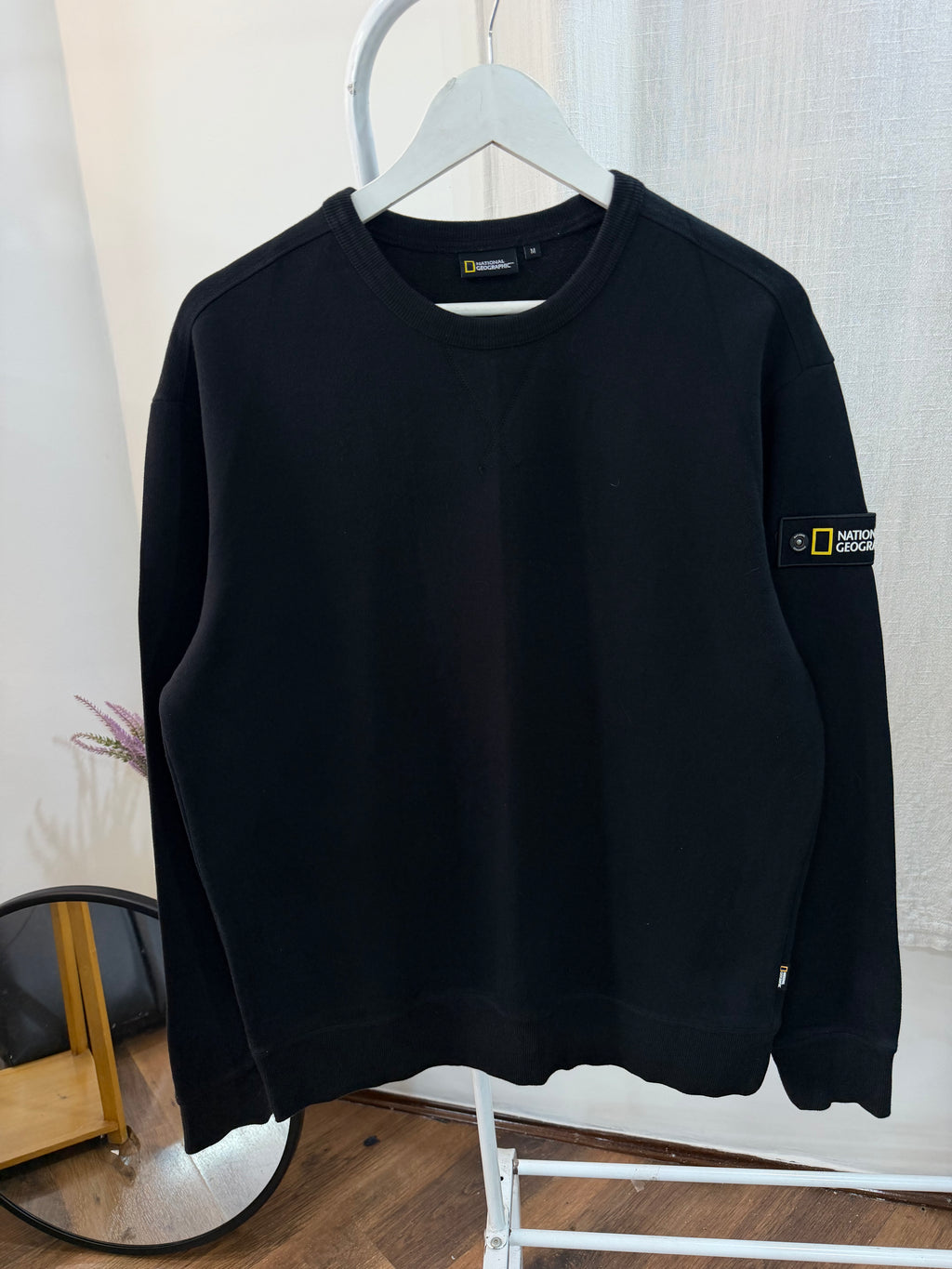 Nat geo black sweatshirt