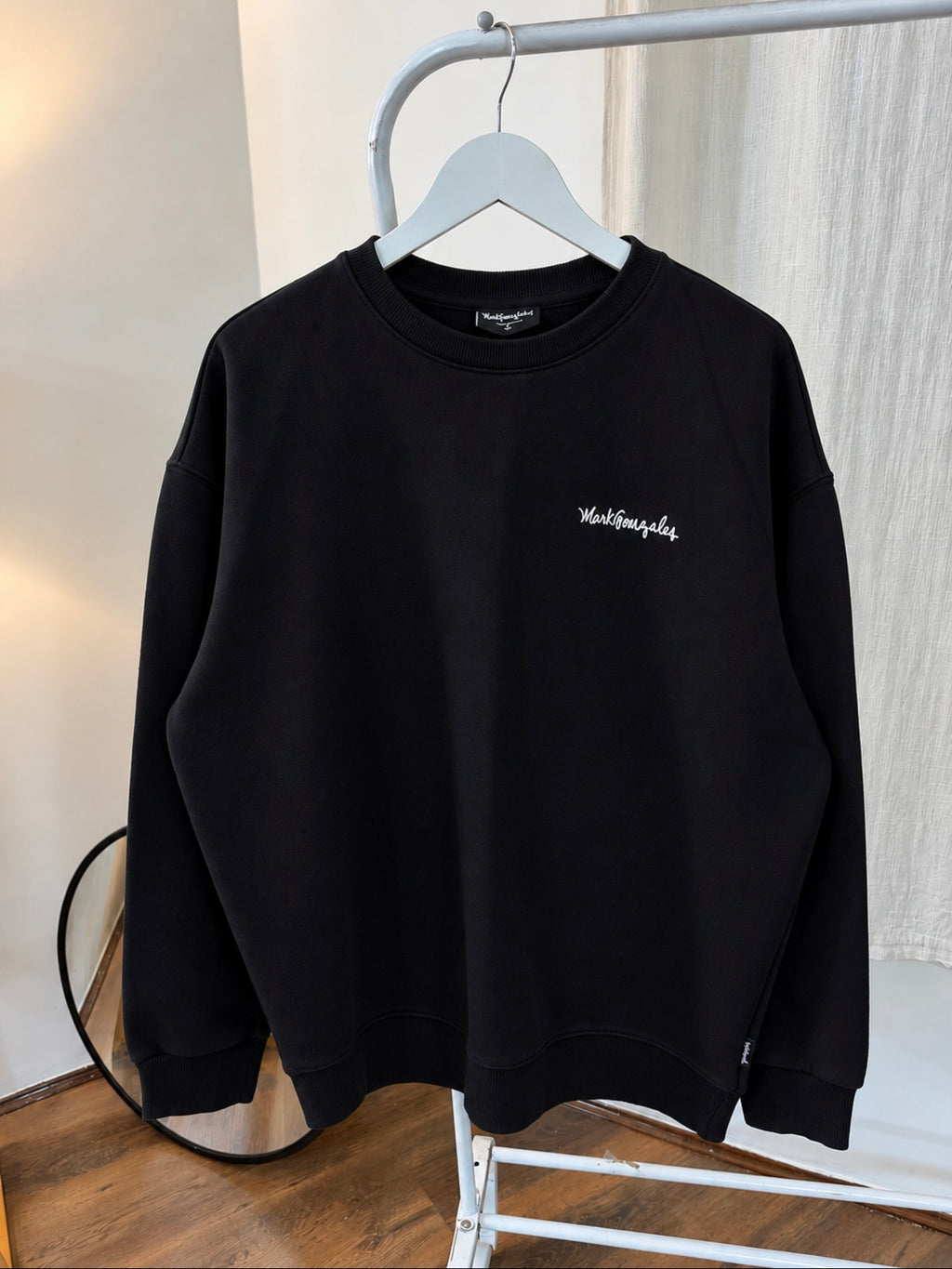 Mark gonz black sweatshirt
