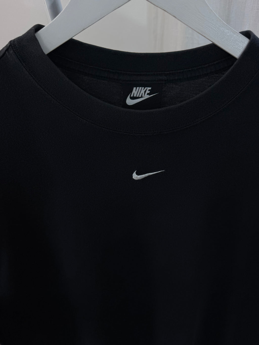 Nike mid swoosh black tee