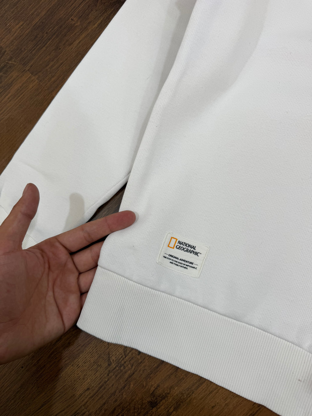 Nat geo white sweatshirt