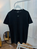 Nike mid swoosh black tee