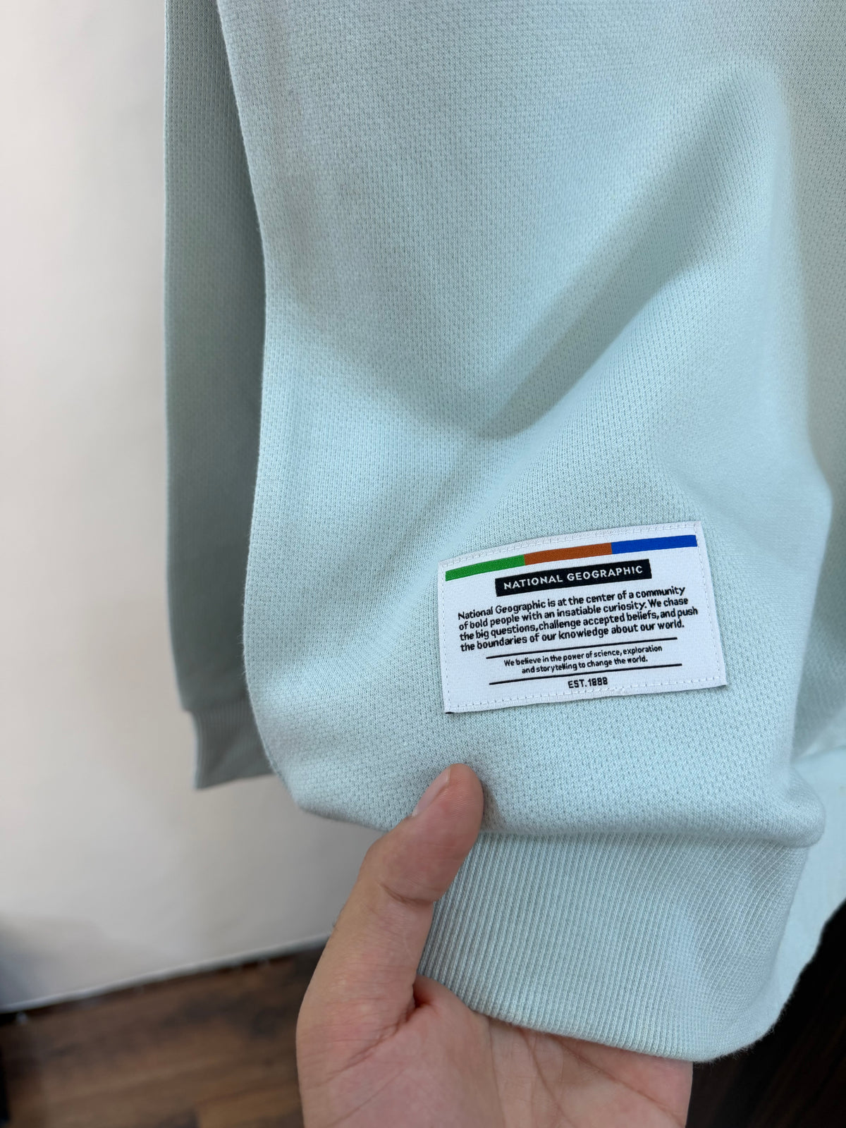 Nat geo sky blue sweatshirt