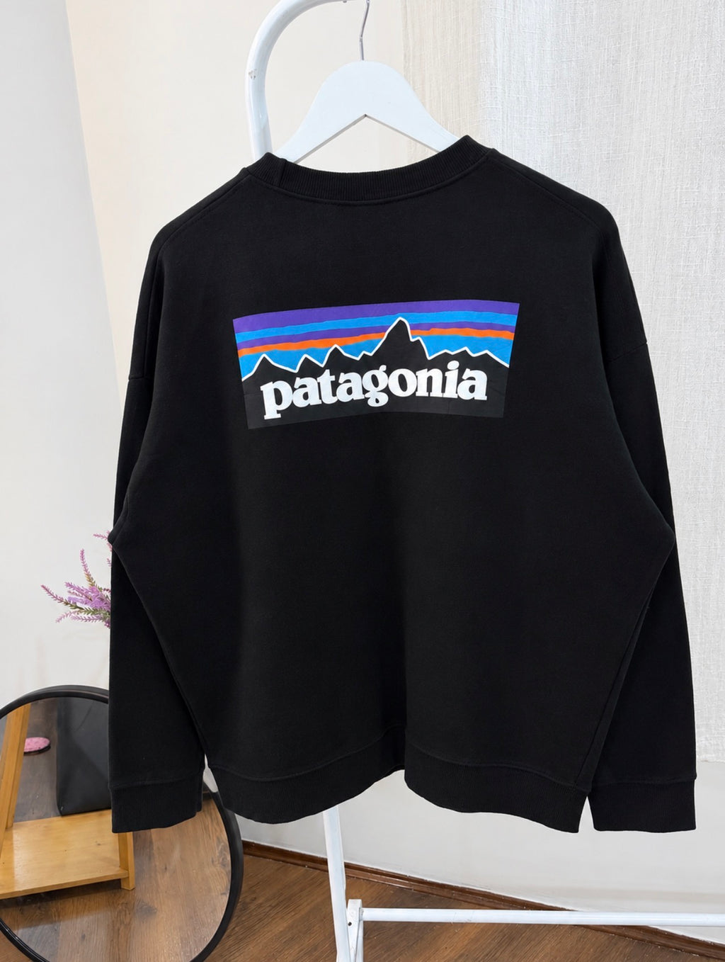 Patagonia black sweatshirt