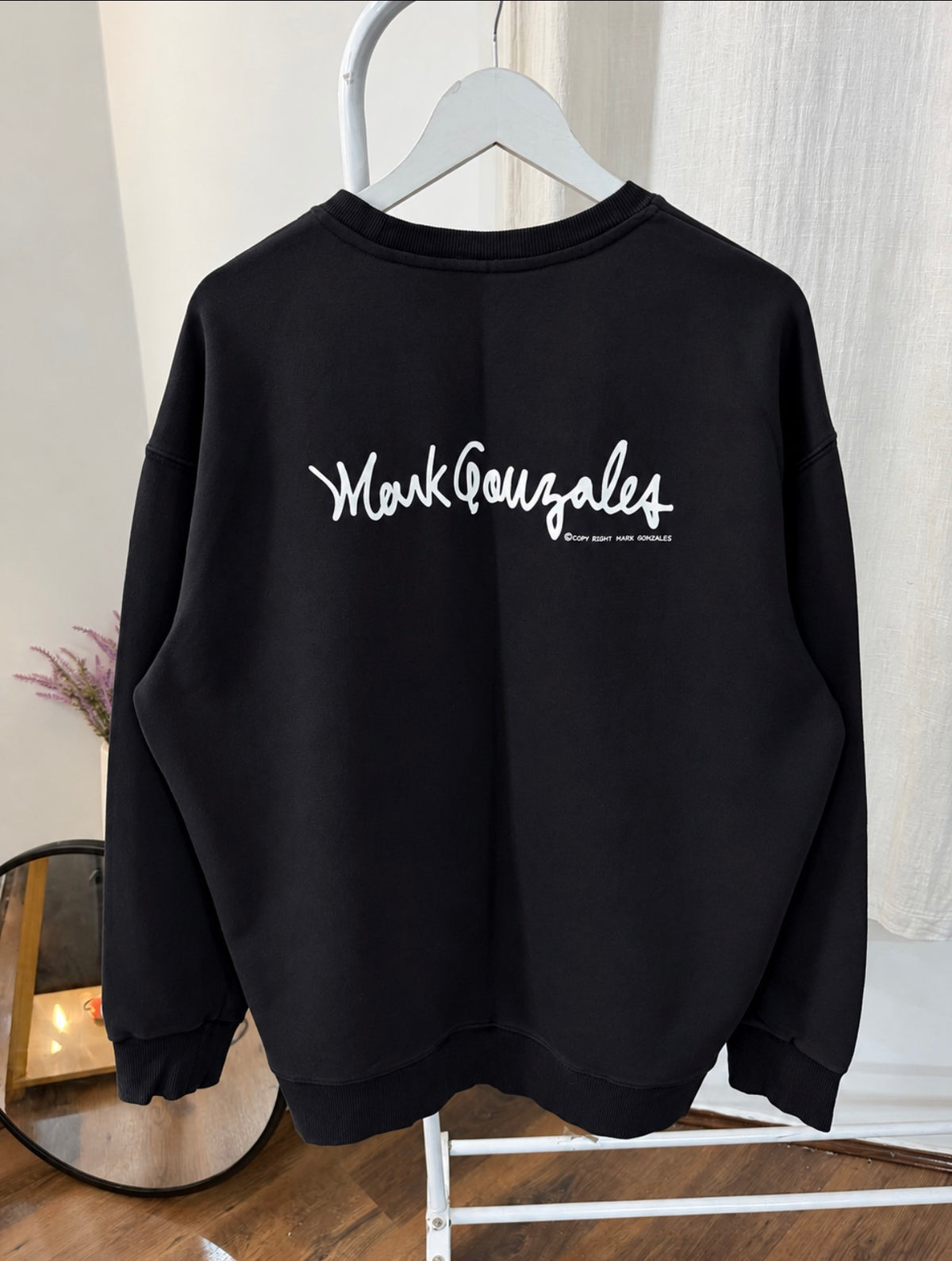 Mark gonz black sweatshirt