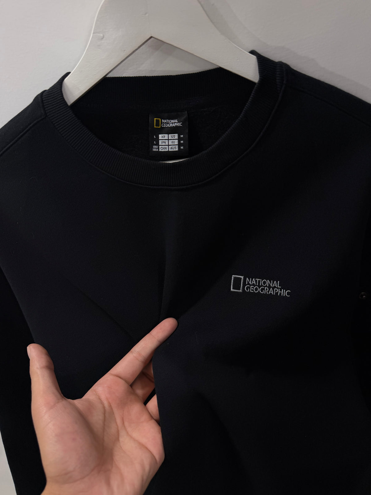 Jet black nat geo sweatshirt