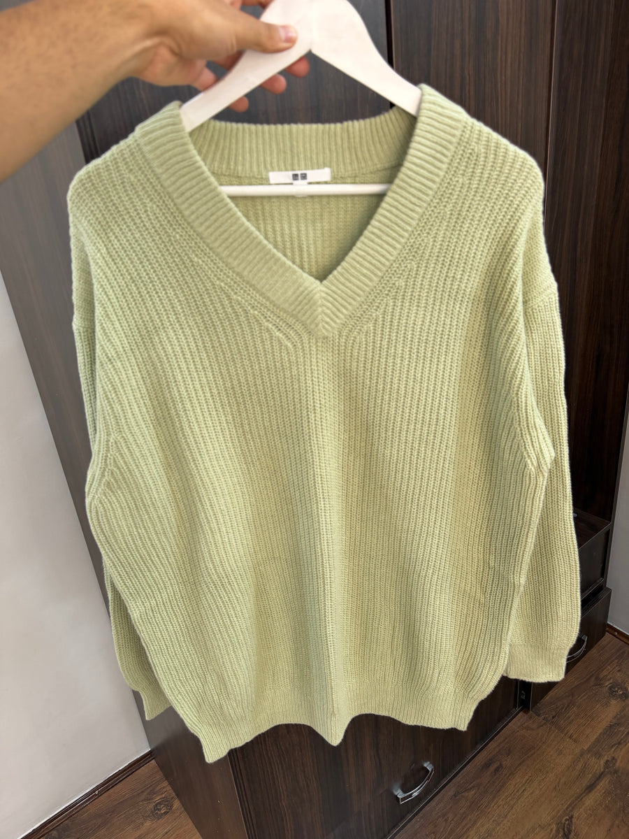 Uniqlo v-neck sweater