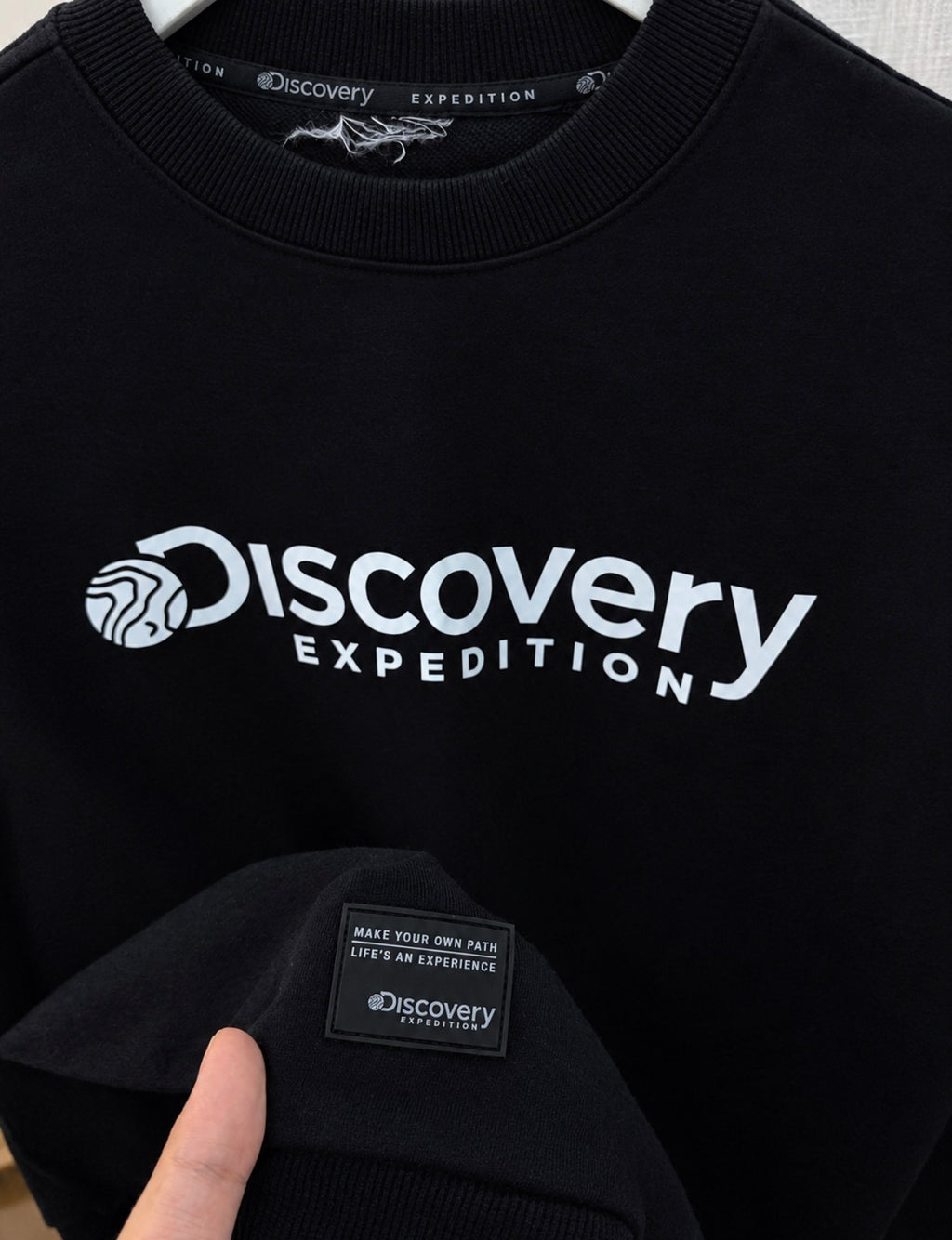 Discovery jet black sweatshirt