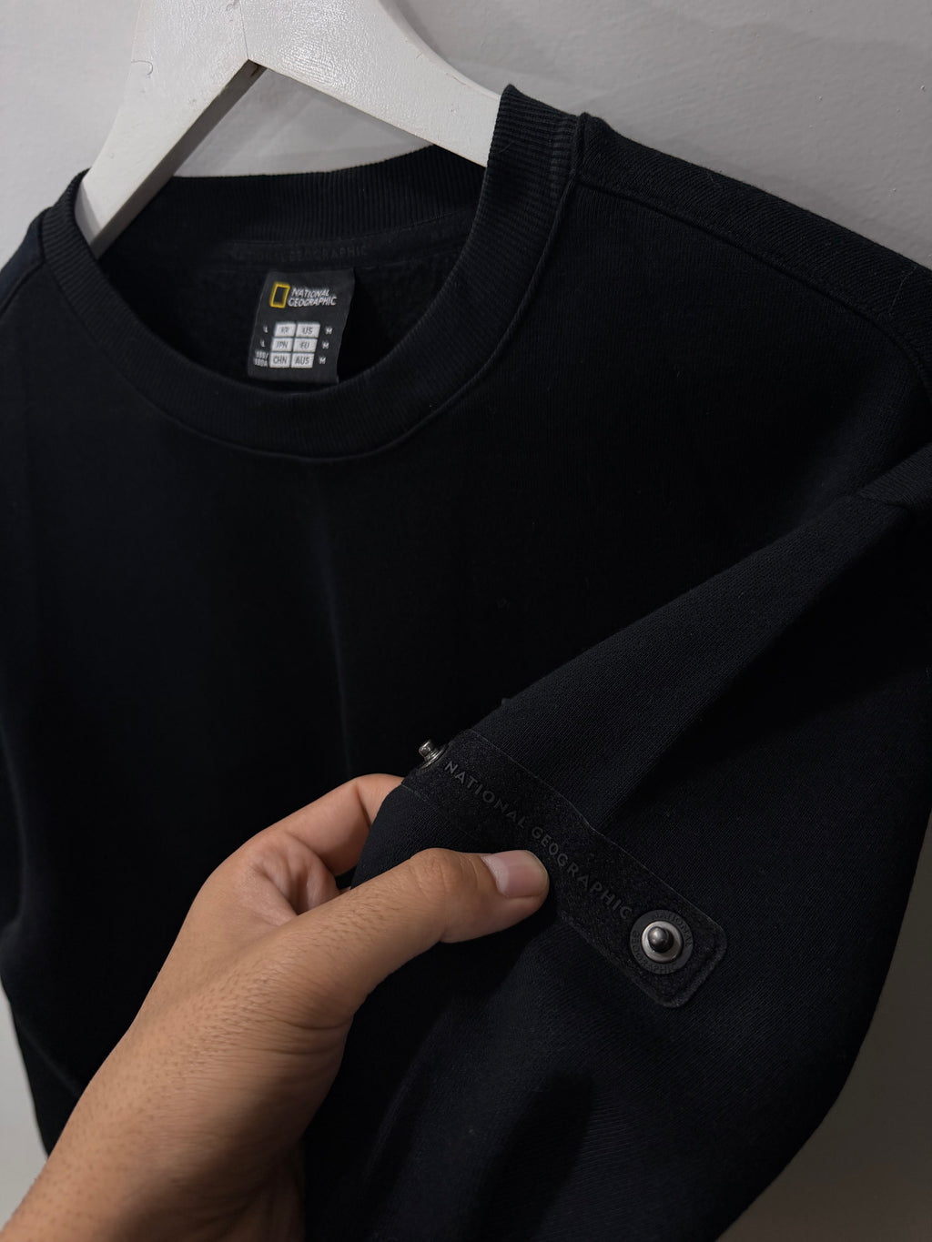 Jet black nat geo sweatshirt