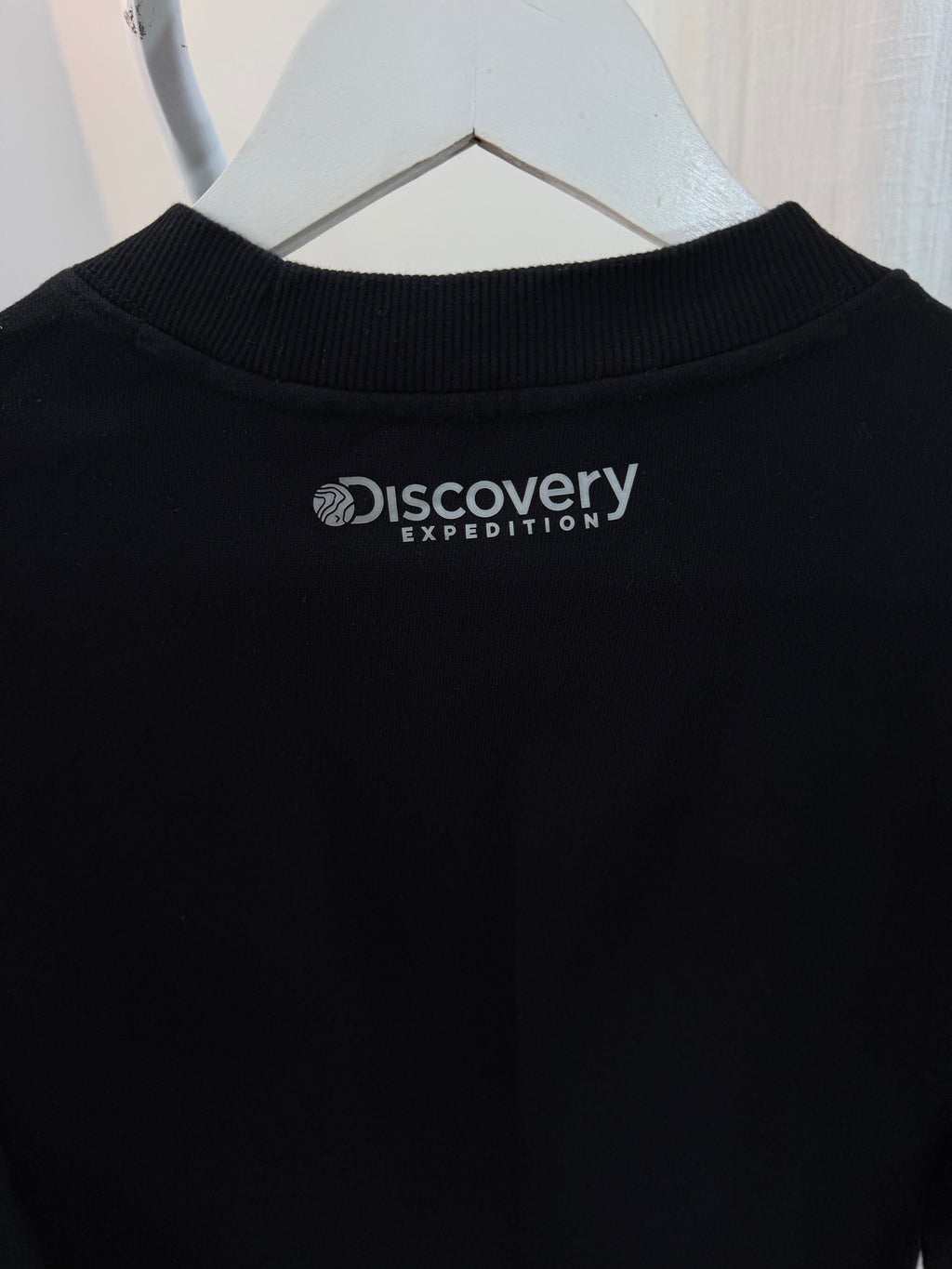 Discovery jet black sweatshirt
