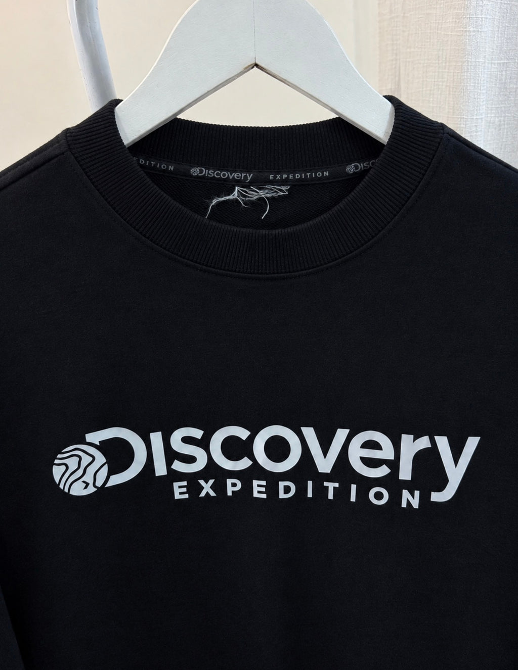 Discovery jet black sweatshirt