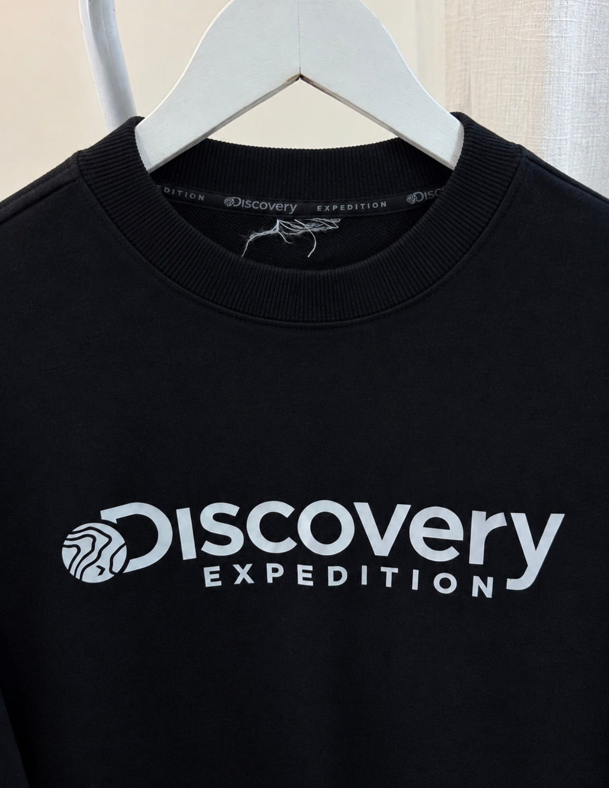 Discovery jet black sweatshirt